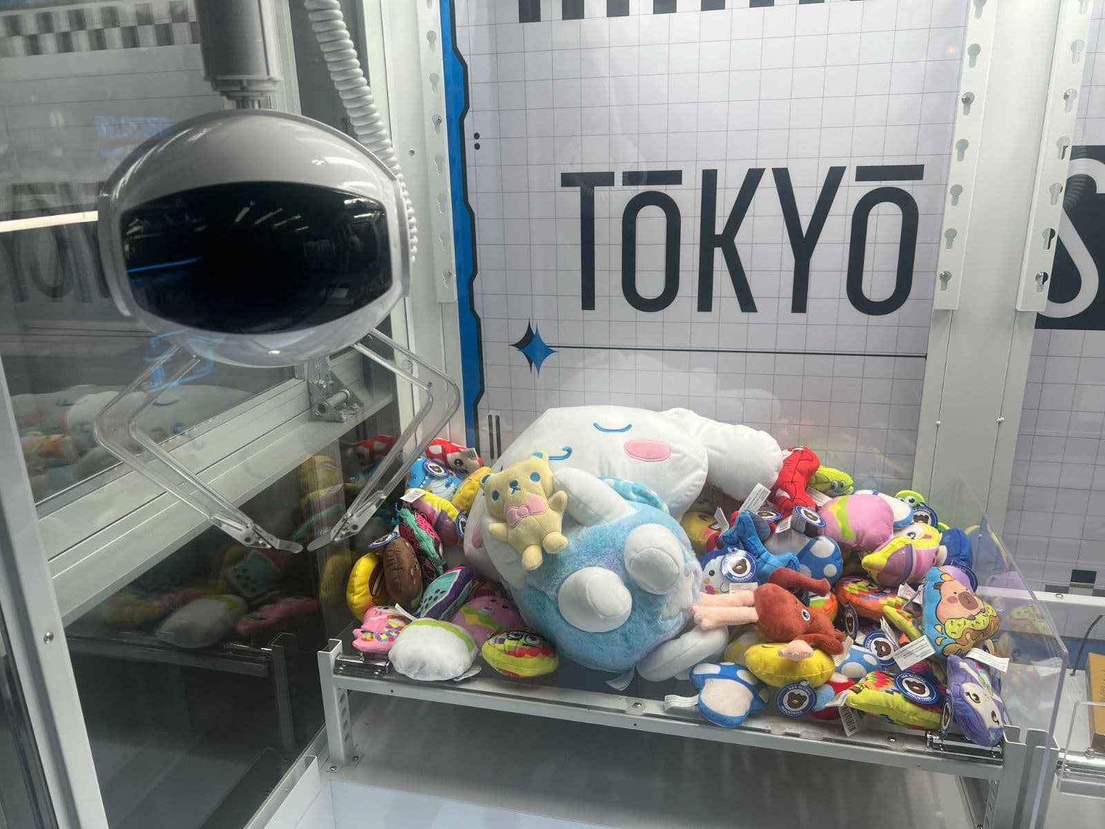 Claw machines at Tokyo Station by Free Play